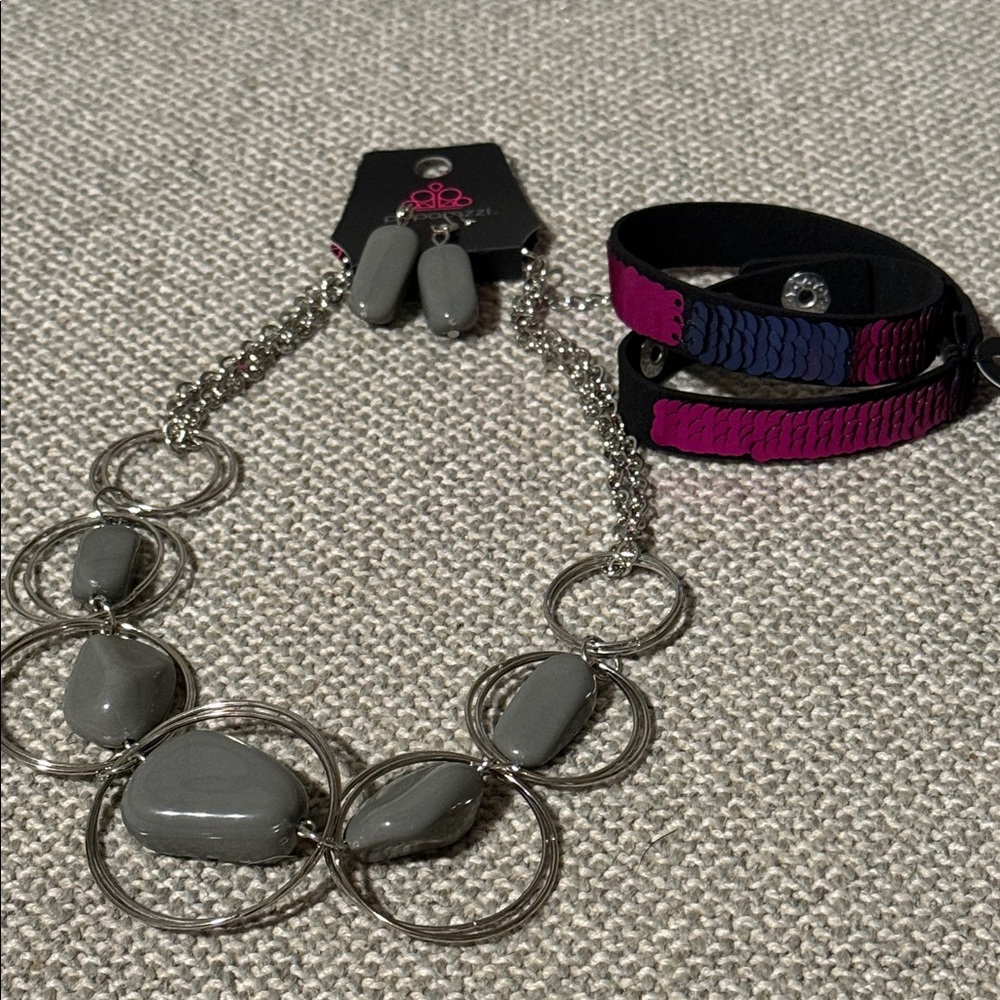 5/$25 Gray and Pink Necklace and Bracelet Set